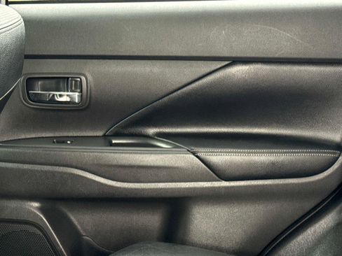 Used 2016 Mitsubishi Outlander SEL FWD image 15