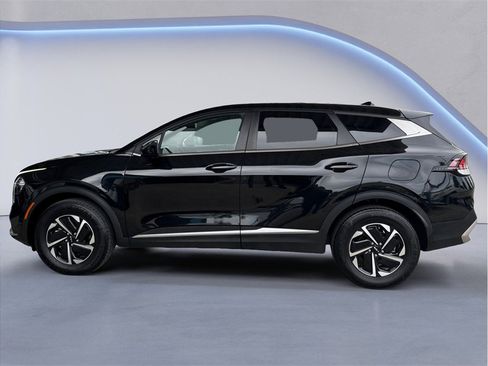 Used 2023 Kia Sportage LX image 3