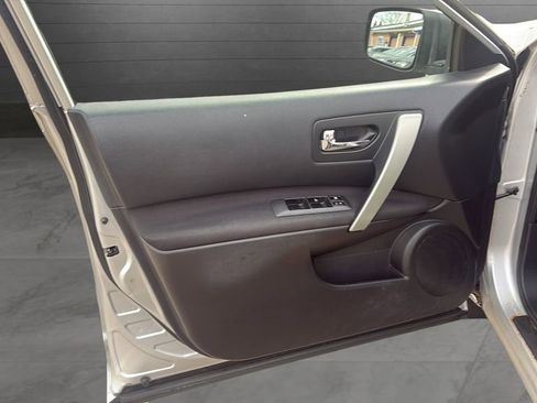 Used 2011 Nissan Rogue SV image 9