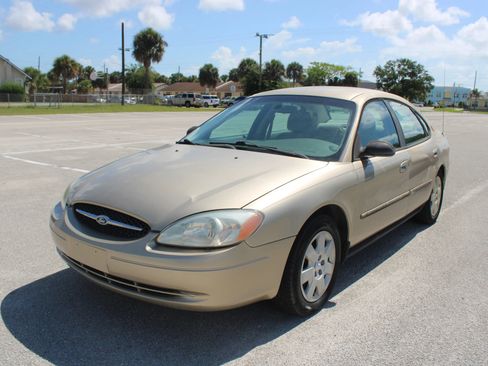 Used 2001 Ford Taurus LX FWD image 2