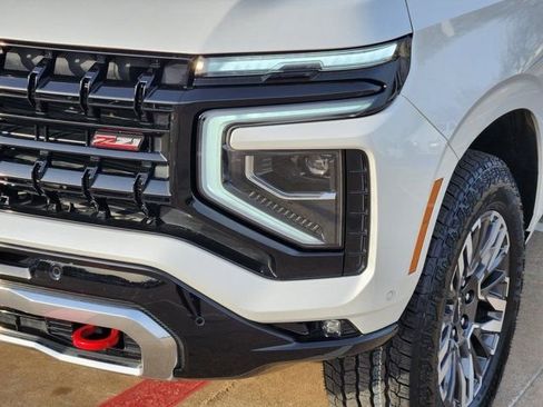 Used 2025 Chevrolet Suburban Z71 image 16