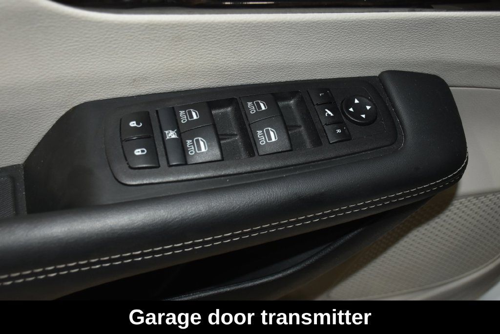 Used 2024 Chrysler Pacifica Limited FWD image 24