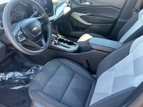 Used 2025 Chevrolet Trax LS FWD image 20