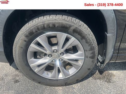 Used 2014 Toyota Highlander XLE AWD/4WD image 9