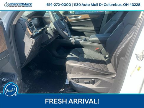 Used 2024 Volkswagen Atlas SE AWD/4WD image 12