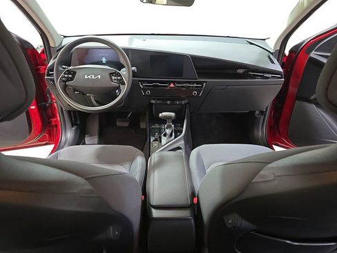 Used 2024 Kia Niro LX image 11
