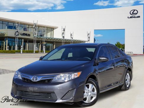 Used 2014 Toyota Camry LE image 1