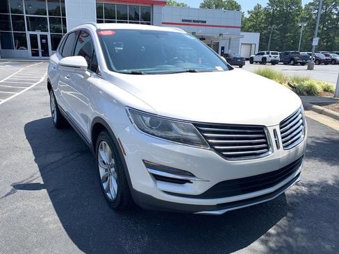 Used 2018 Lincoln MKC Select w/ Select Plus Package FWD image 2