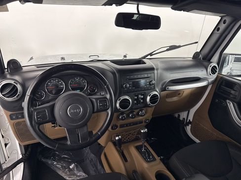 Used 2014 Jeep Wrangler Unlimited Rubicon w/ Max Tow Package image 28