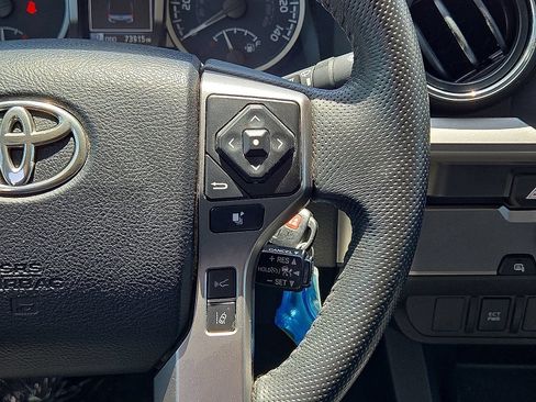 Used 2021 Toyota Tacoma SR5 RWD image 18