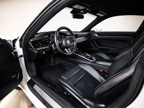 Certified 2023 Porsche 911 Carrera RWD image 4