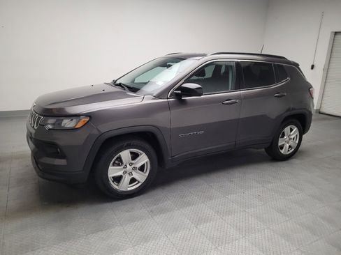 Used 2022 Jeep Compass Latitude w/ Convenience Group FWD image 2