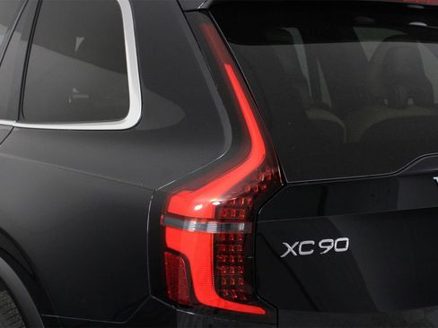 Certified 2025 Volvo XC90 B6 Ultra image 18