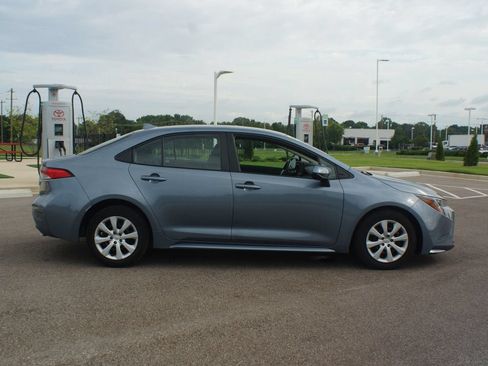Used 2024 Toyota Corolla LE FWD image 19