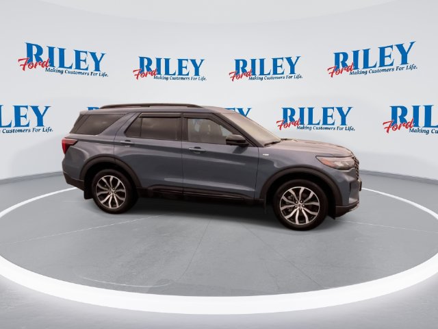 Certified 2025 Ford Explorer ST-Line AWD/4WD image 3