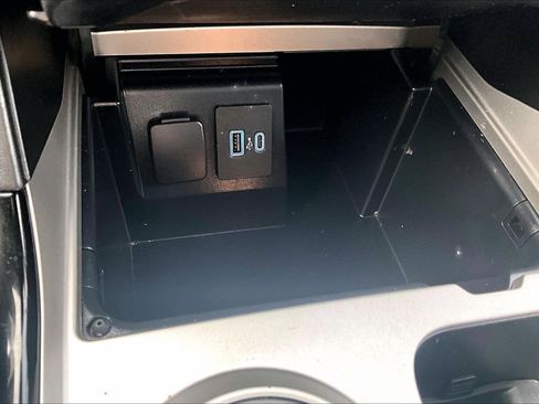 Used 2022 Ford Explorer ST-Line image 31