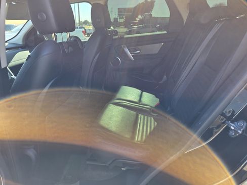 Used 2020 Land Rover Discovery Sport SE image 13