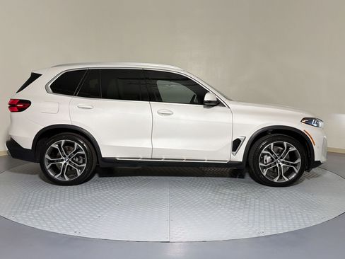 Certified 2024 BMW X5 sDrive40i w/ Premium Package RWD image 8