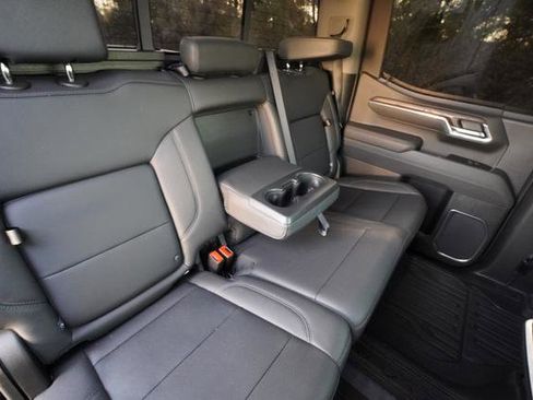 Used 2025 GMC Sierra 1500 SLT w/ SLT Premium Plus Package image 33