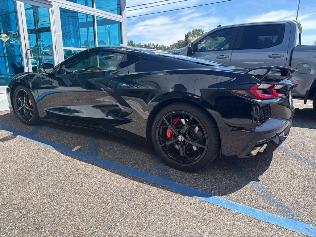 Used 2022 Chevrolet Corvette Stingray Preferred Cpe w/ Z51 Performance Package RWD image 3