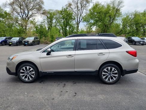 Used 2017 Subaru Outback 2.5i Limited AWD/4WD image 3