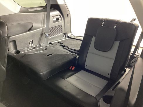 Used 2024 Ford Explorer XLT w/ Equipment Group 202A AWD/4WD image 31