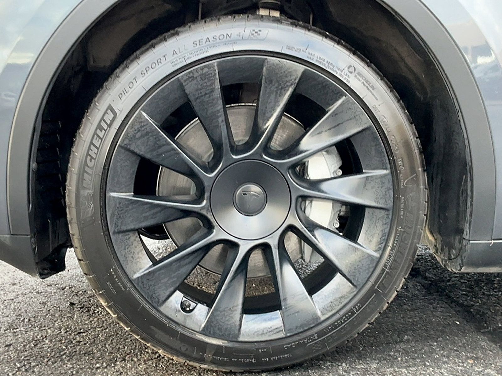 Used 2023 Tesla Model Y 2WD image 12
