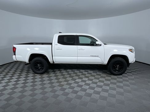 Used 2020 Toyota Tacoma SR5 image 10