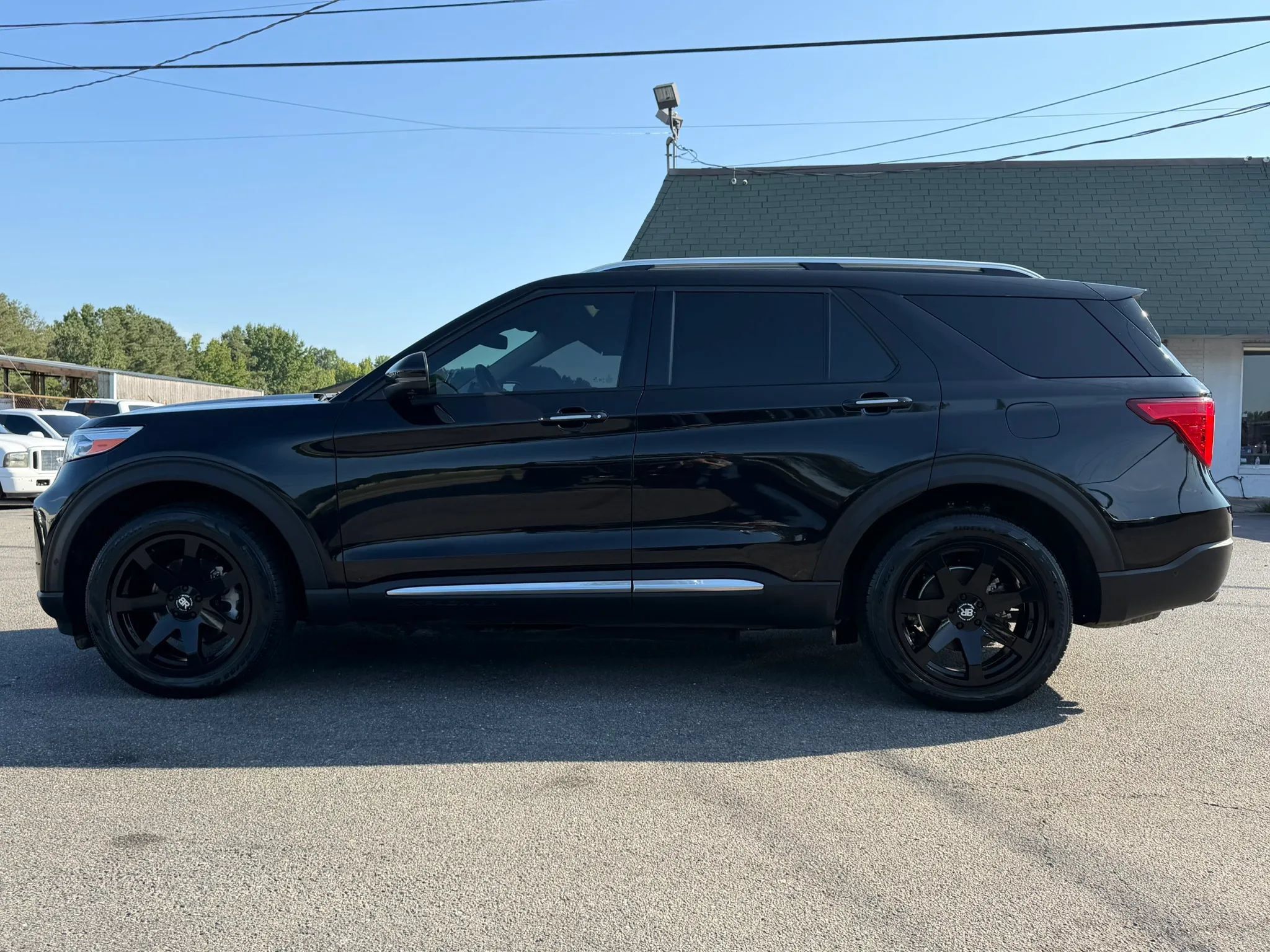 Used 2021 Ford Explorer Platinum w/ Equipment Group 601A AWD/4WD image 8