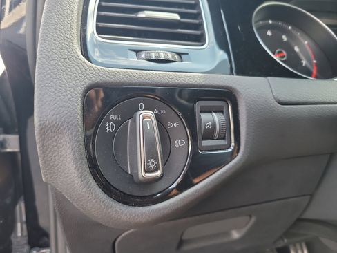 Used 2021 Volkswagen Golf 4-Door FWD image 31