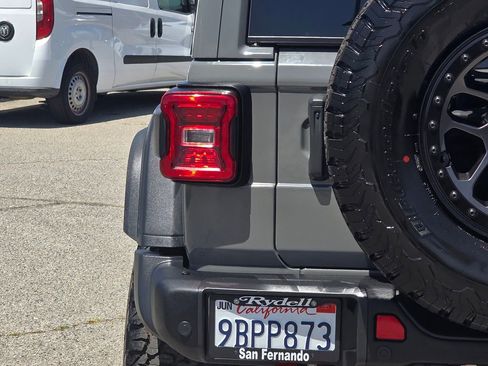 Used 2022 Jeep Wrangler Unlimited Rubicon w/ Xtreme Recon 35" Tire Package AWD/4WD image 8