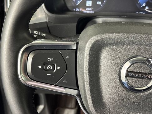 Used 2022 Volvo XC40 T5 Momentum AWD/4WD image 11