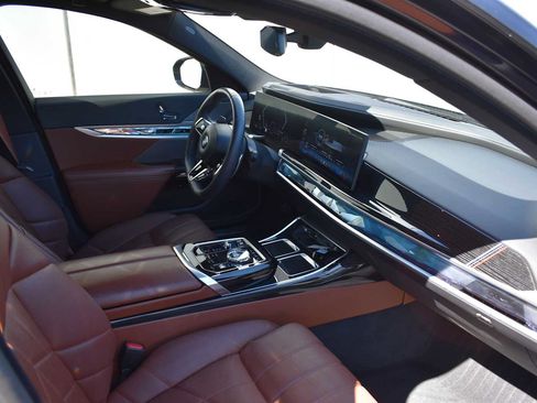 Used 2024 BMW 740i xDrive AWD/4WD image 9