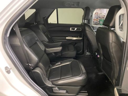 Used 2021 Ford Explorer XLT w/ Equipment Group 202A RWD image 10