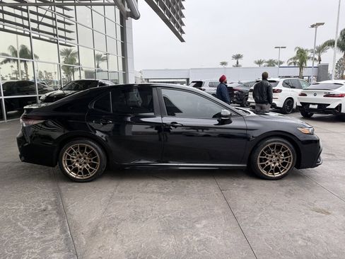 Used 2024 Toyota Camry SE w/ Convenience Package image 3