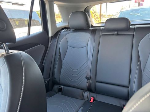 Used 2026 Volkswagen Tiguan SE FWD image 40