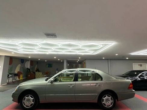 Used 2002 Lexus LS 430 image 4