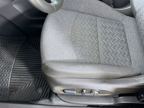 Used 2023 Chevrolet Equinox LT image 18