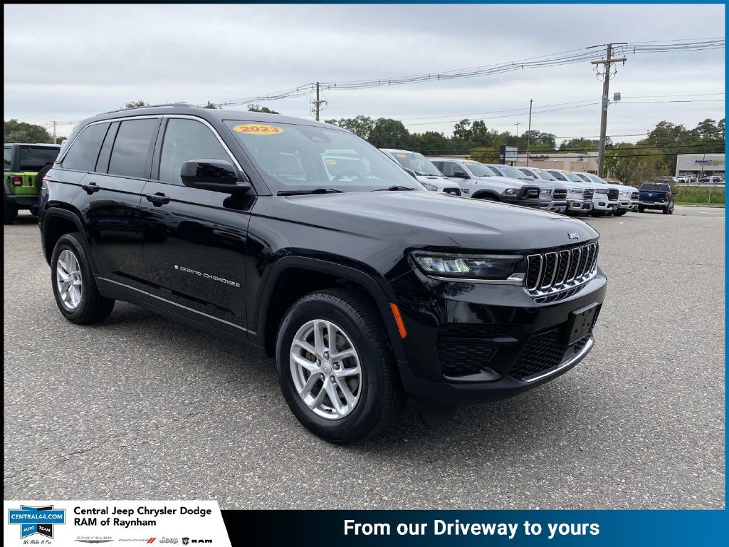 Certified 2023 Jeep Grand Cherokee Laredo X AWD/4WD image 1