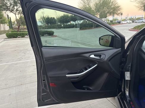 Used 2017 Ford Focus ST image 18