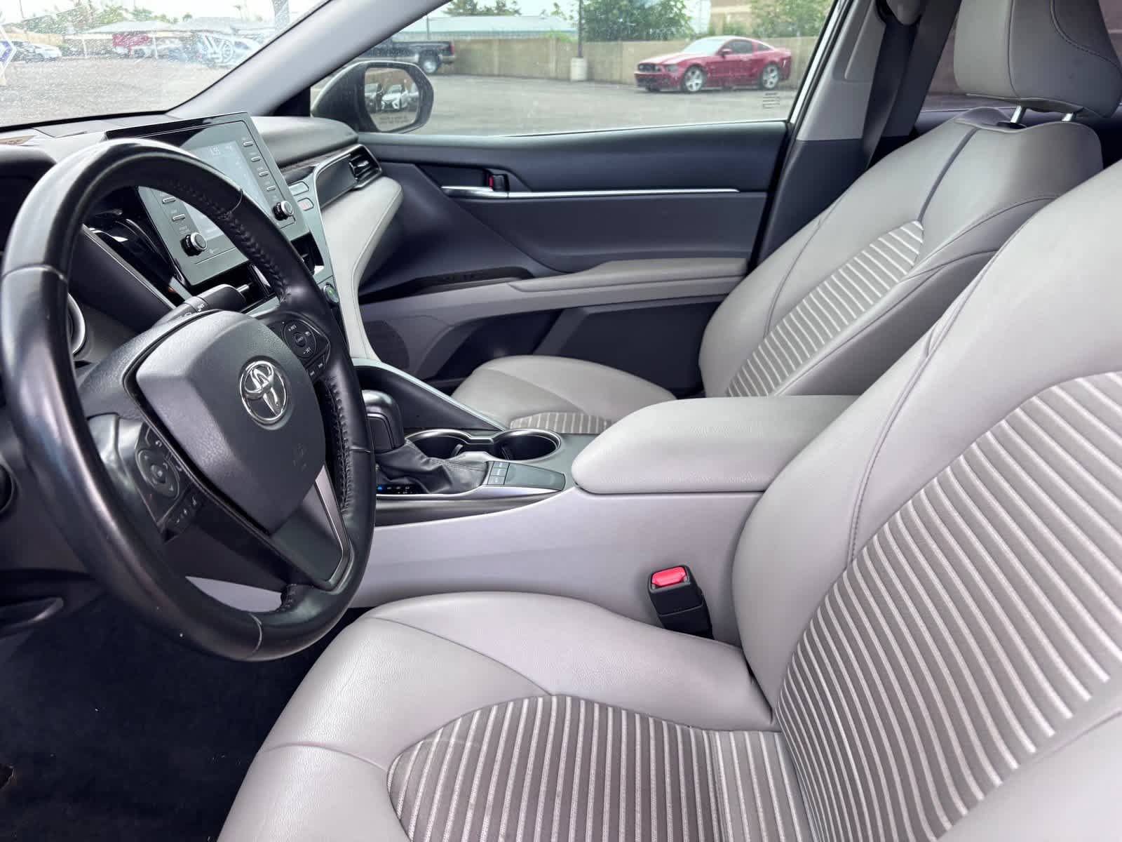 Used 2022 Toyota Camry SE FWD image 9