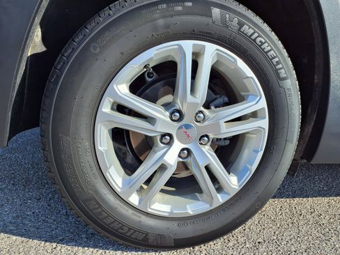 Used 2023 GMC Terrain SLE FWD image 36