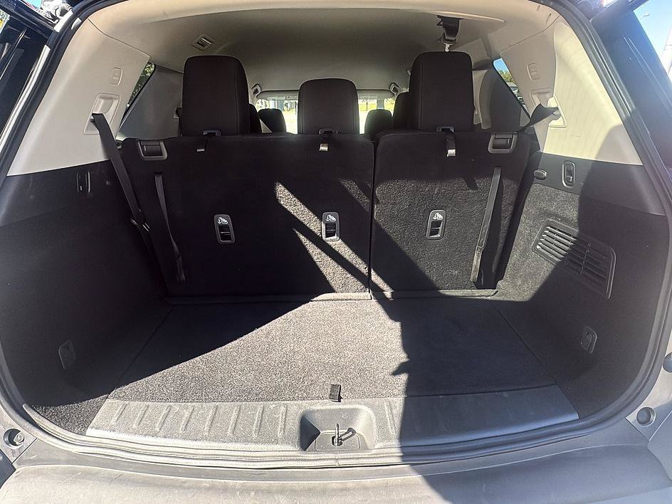 Certified 2025 Nissan Pathfinder SV FWD image 38
