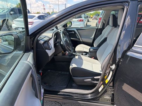 Used 2018 Toyota RAV4 XLE FWD image 6