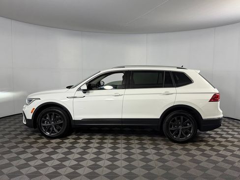 Used 2024 Volkswagen Tiguan SE AWD/4WD image 11