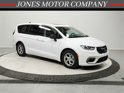 Used 2024 Chrysler Pacifica Limited
