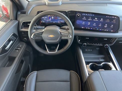 New 2025 Chevrolet Suburban Premier image 4