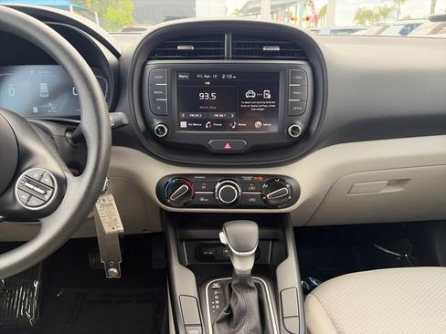 Used 2025 Kia Soul LX FWD image 19