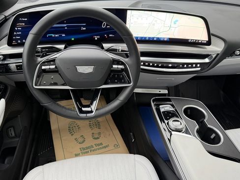 Used 2025 Cadillac Lyriq Luxury image 17