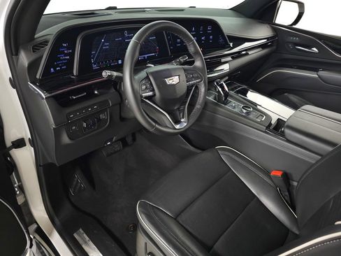 Used 2022 Cadillac Escalade ESV Sport AWD/4WD image 16